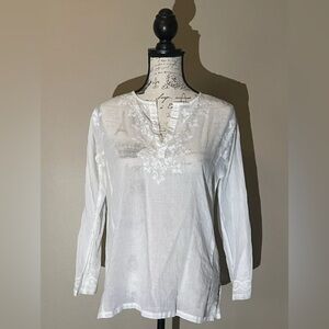 Alexandria Pierce White Blouse with White Embroidery Women’s Size Small